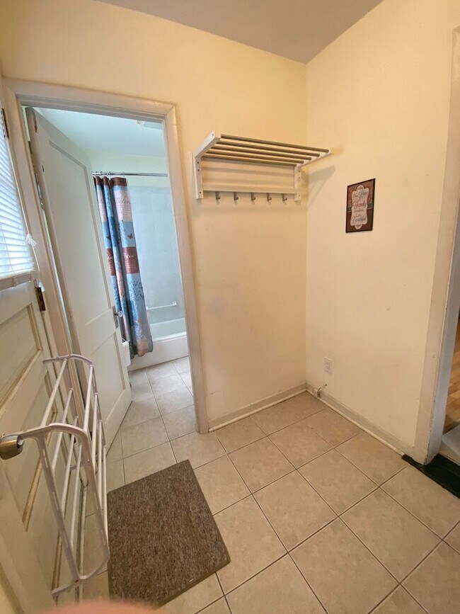 Foto del edificio - 4550 N Merrimac Ave