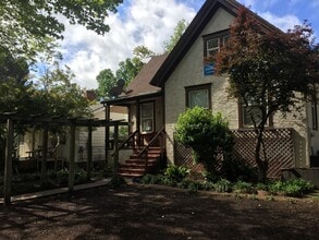 Building Photo - 1034 Chestnut St