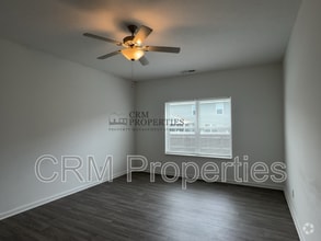 Building Photo - 3242 Somers Dr