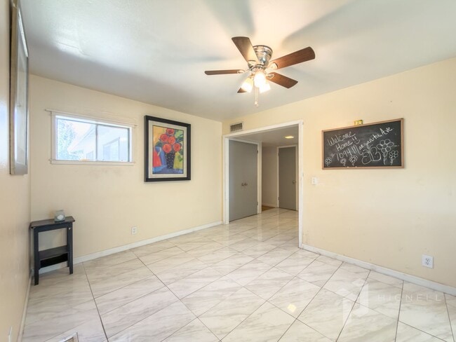 Building Photo - 1094 Manzanita Ave