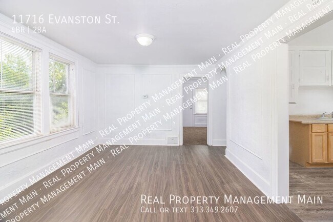 Building Photo - 4 Bed 2 Bath on Evanston St.