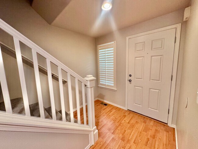 Foto del edificio - EZ living, Private Townhome setting Central Vancouver