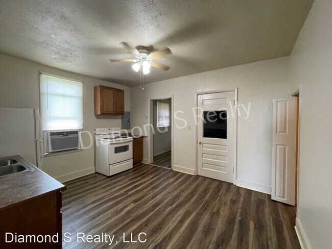 Building Photo - 2 br, 1 bath House - 2054 North Rogers Avenue