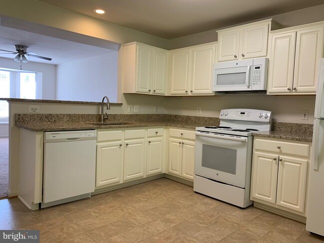 Foto del edificio - 106 Merrill Ct