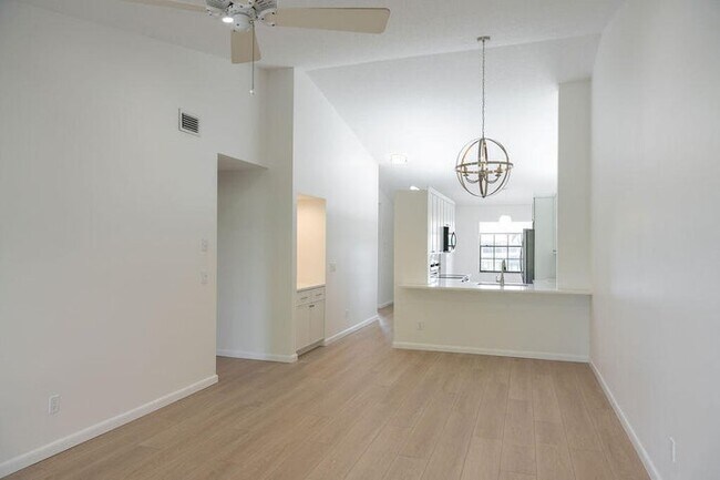 Foto del edificio - 602 Pinecrest Cir