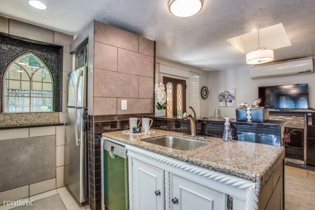 Foto del edificio - 1 br, 1 bath House - 4416 N. Hall Street