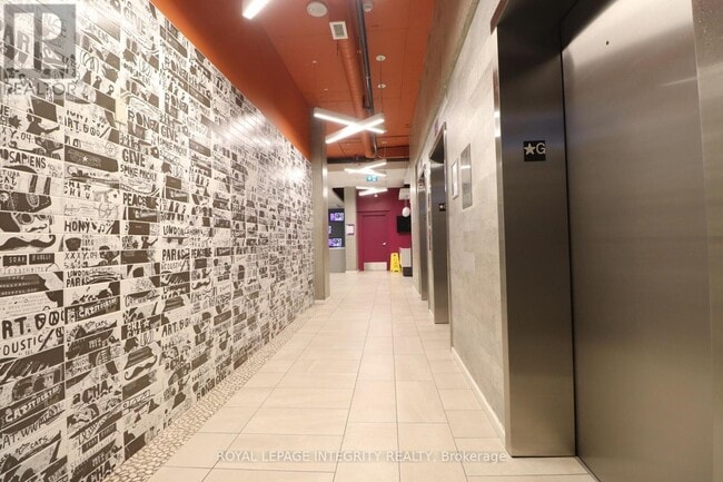 Building Photo - 105 Champagne Ave S