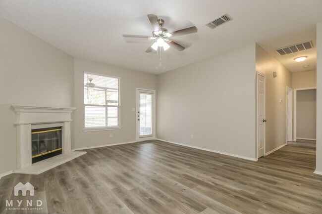 Foto del edificio - 3941 Overlake Dr