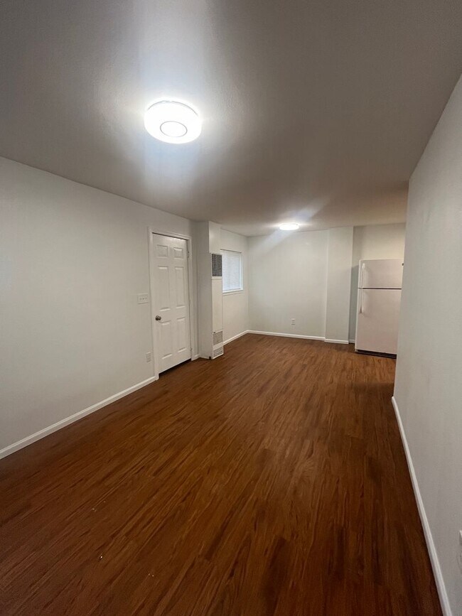 Foto del edificio - 1640 E Gibbs Ave