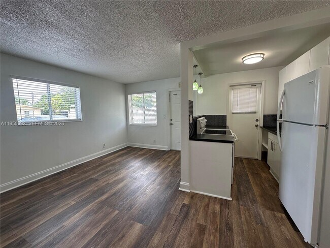 Foto del edificio - 2325 Arthur St