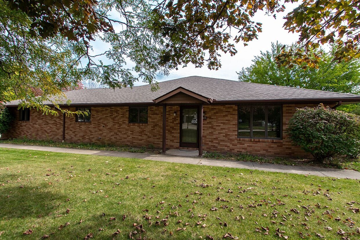 Primary Photo - 970 N Huntington St