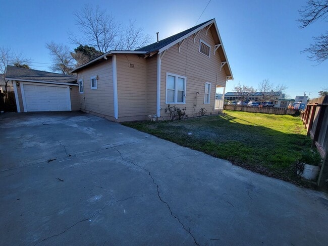 Foto del edificio - 2 Bedroom 1 Bathroom Home in Corning For R...