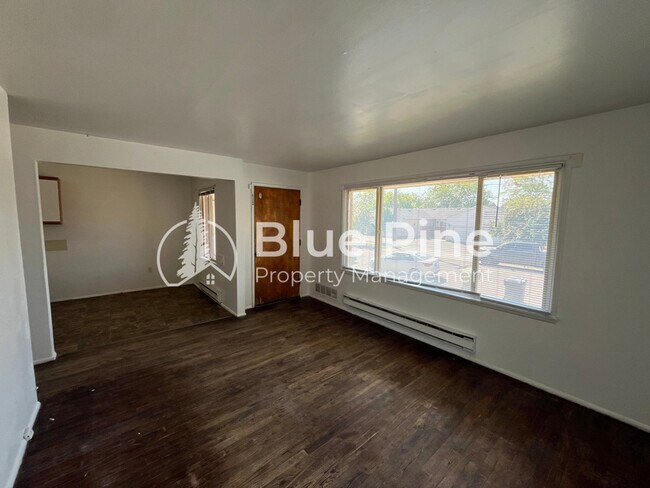 Foto del edificio - 1015 Russet St