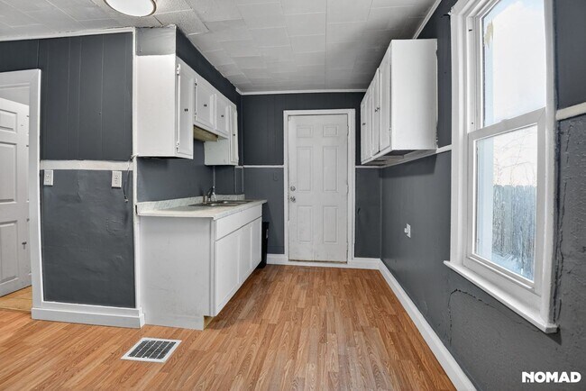 Building Photo - 920 S Matthew St