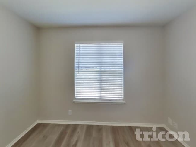 Building Photo - 16102 Ambush Grove