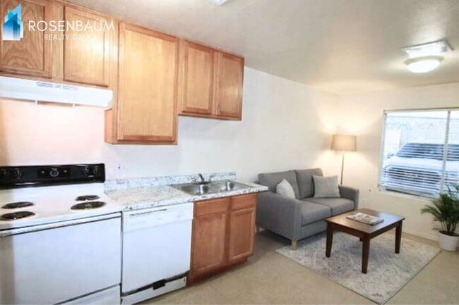 Foto del edificio - 8281 W Sandy Ln