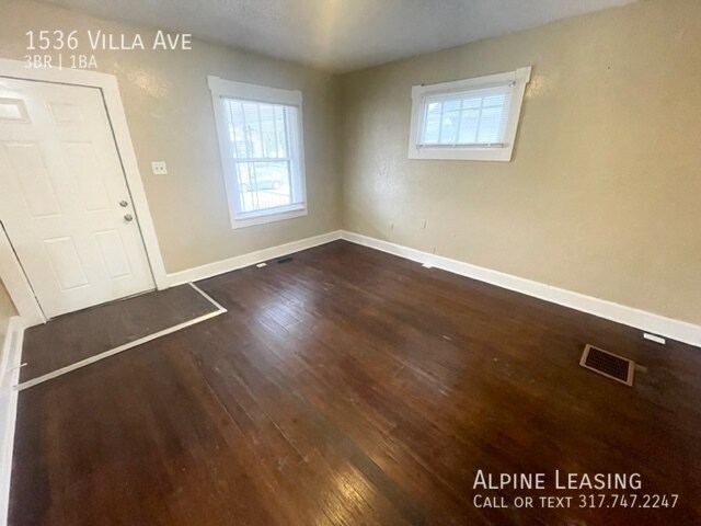 Building Photo - 3 Bedrooms Spacious Rooms