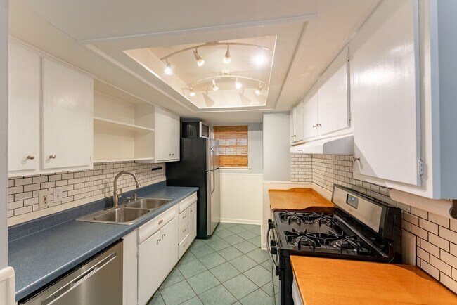Building Photo - Stunning 3 bedroom 2bathroom House in Deer...