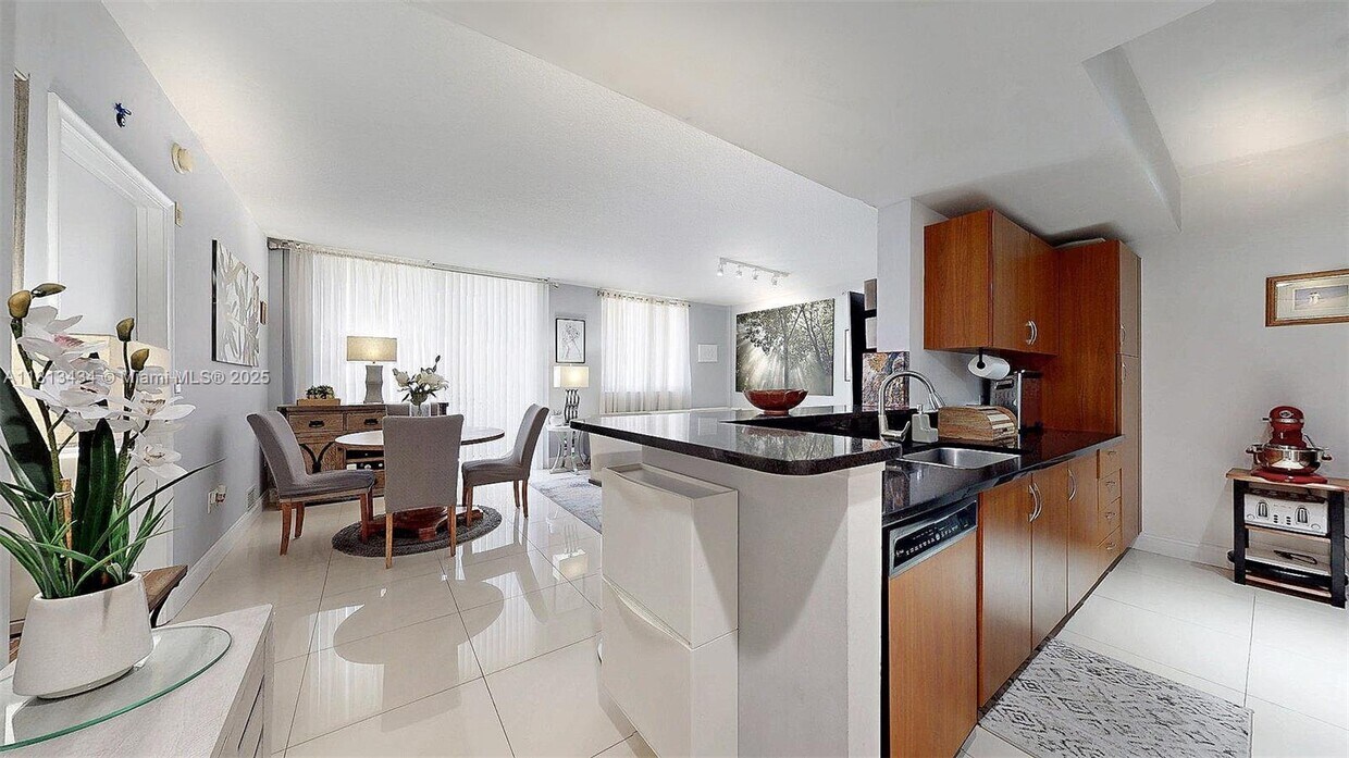 Foto principal - 2775 NE 187th St
