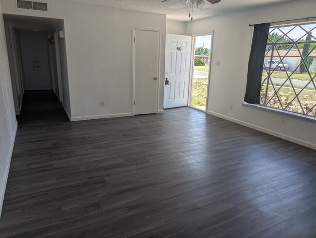 Foto del edificio - 507 E Mescalero Rd