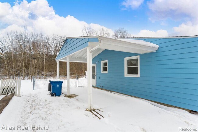 Building Photo - 230 Sequoia Dr