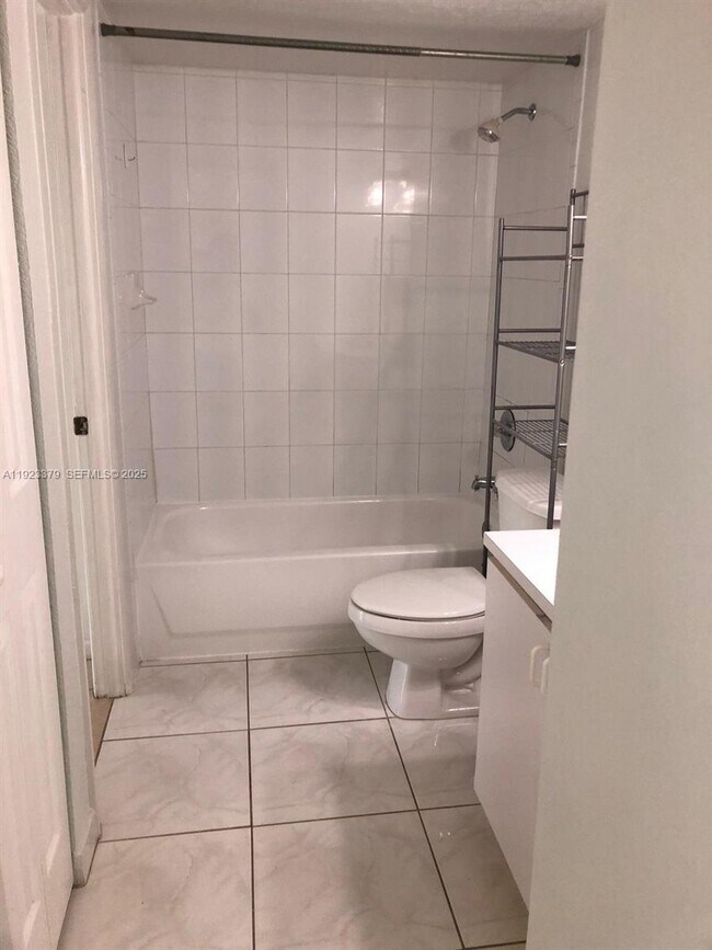 Foto del edificio - 9360 Fontainebleau Blvd