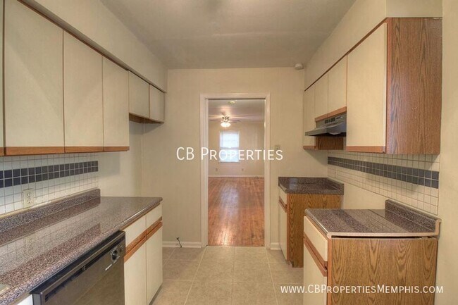 Building Photo - 3807 Wilshire Rd