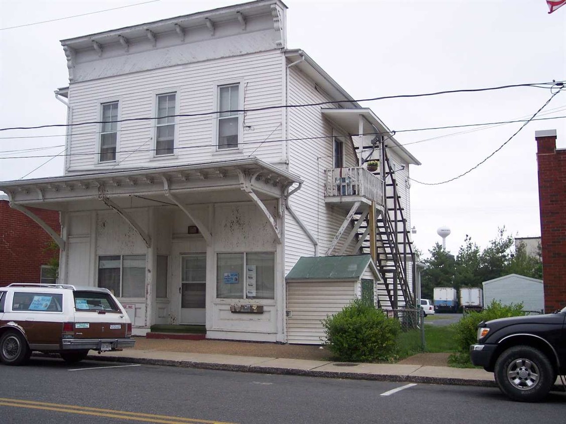 Primary Photo - 250 Main St