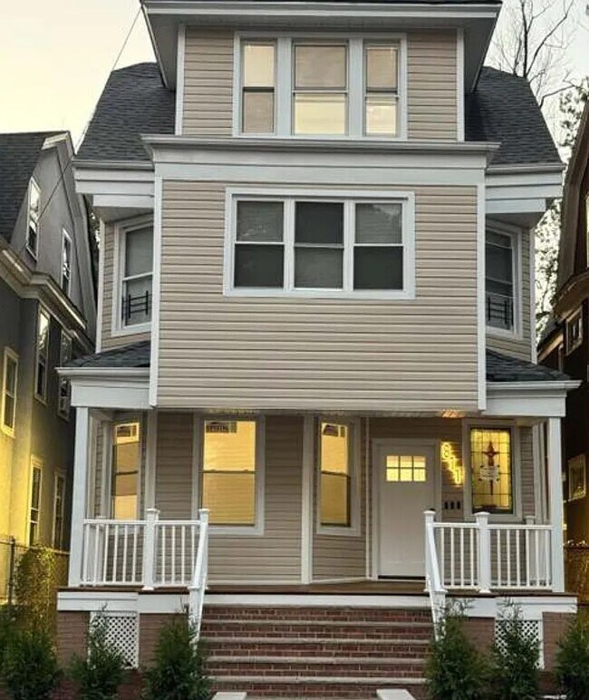 Building Photo - 811 S 13th St
