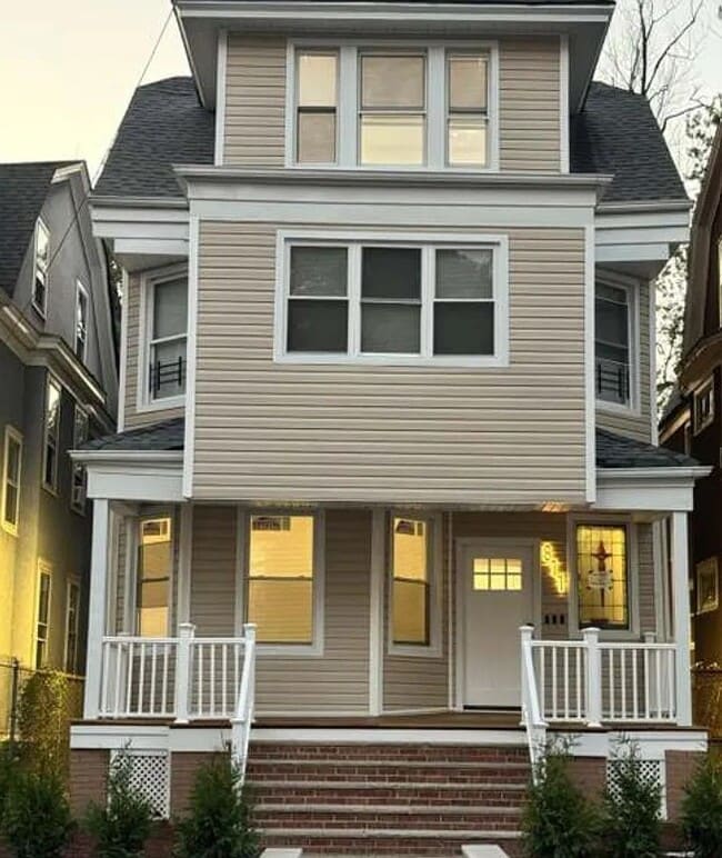 Building Photo - 811 S 13th St
