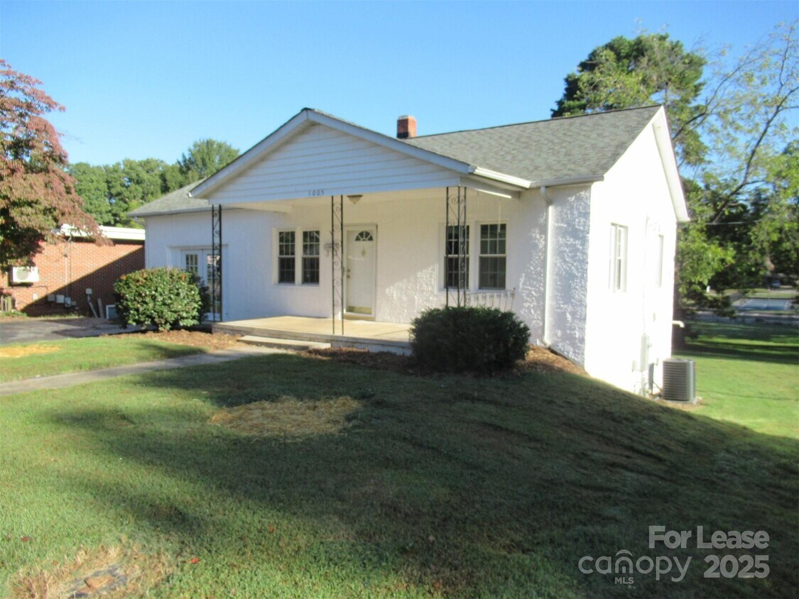 Foto principal - 1005 E Main St