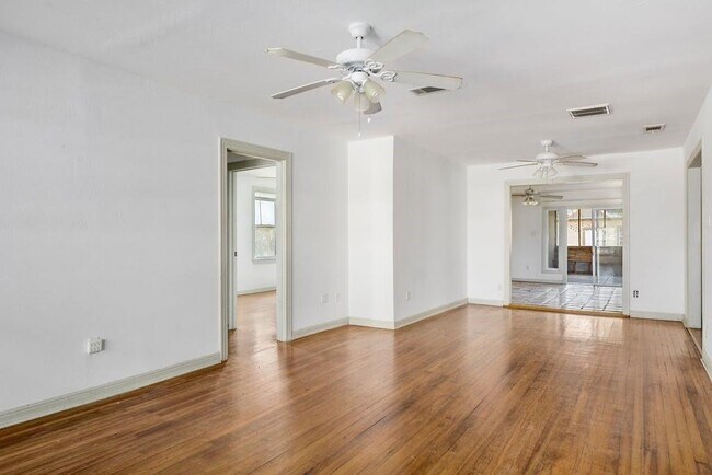 Foto del edificio - 403 Franklin Blvd