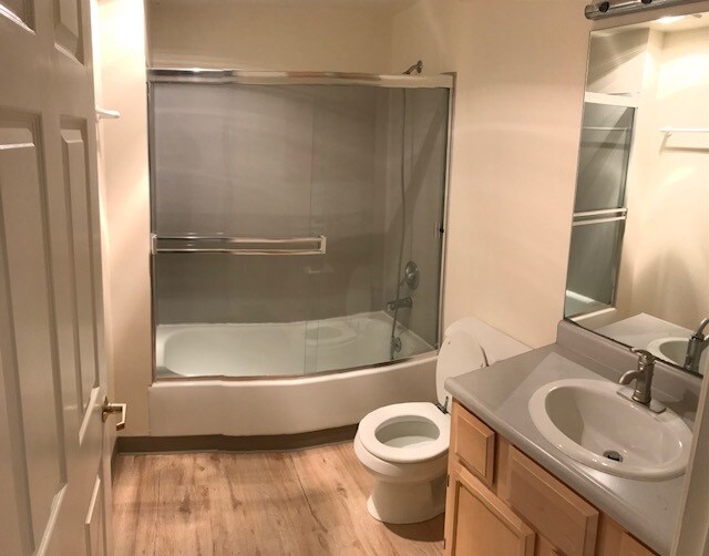 Unit 1 downstairs bath - 2505 Dexter Ave