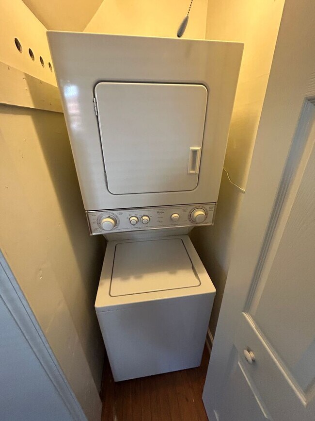 Foto del edificio - *FLASH SALE* Lovely End Unit Townhouse wit...