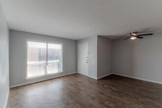 Building Photo - 100 Uhland Rd
