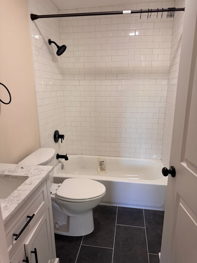 Foto del edificio - 3 Bedroom || 1 Bathroom - Single Family Home