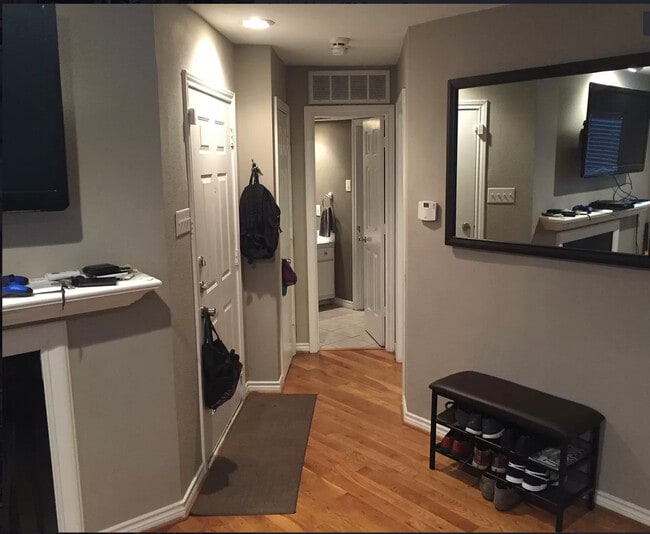 Front Entryway - 3100 Cole Ave