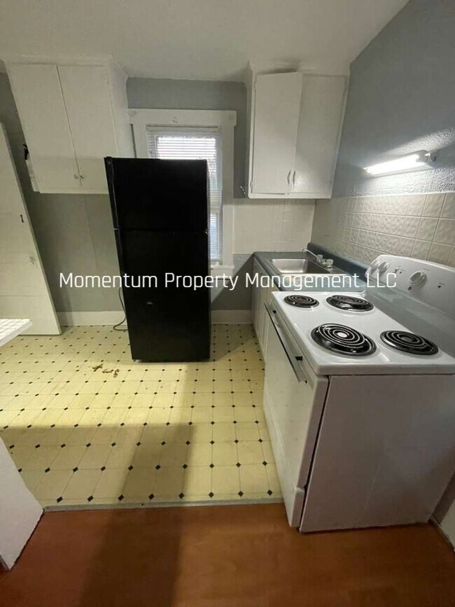 Foto del edificio - Beautiful One Bedroom One Bath- AVAILABLE FOR IMMEDIATE MOVE IN!!