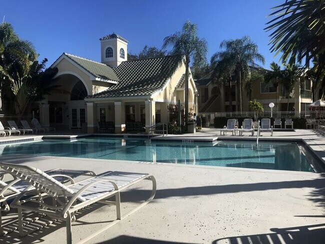 Foto del edificio - 01 + Den water included - Frist Floor unit...