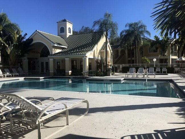 01 + Den water included - Frist Floor unit... - 01 + Den water included - Frist Floor unit... Apartment