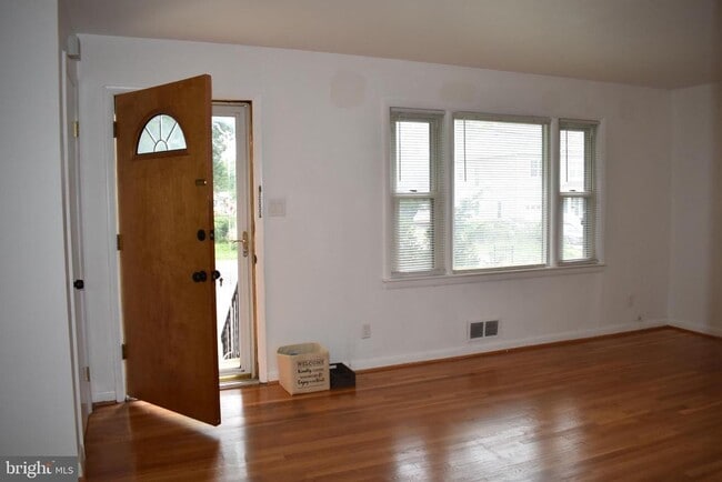 Building Photo - 9205 4th St