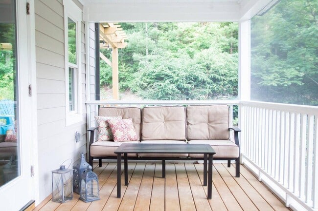 Building Photo - 251 Landwood Ln