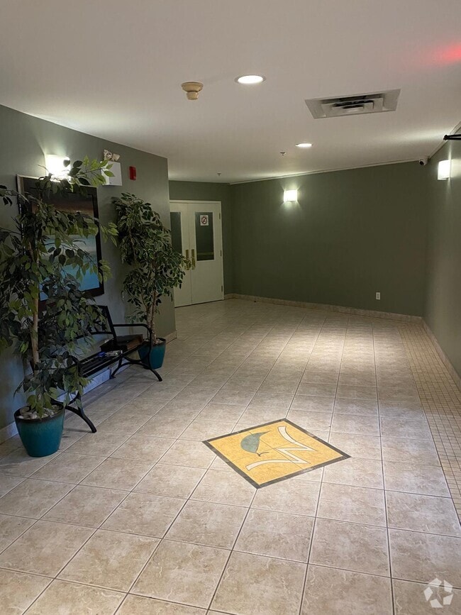 Building Photo - 3160 Wildwood Dr