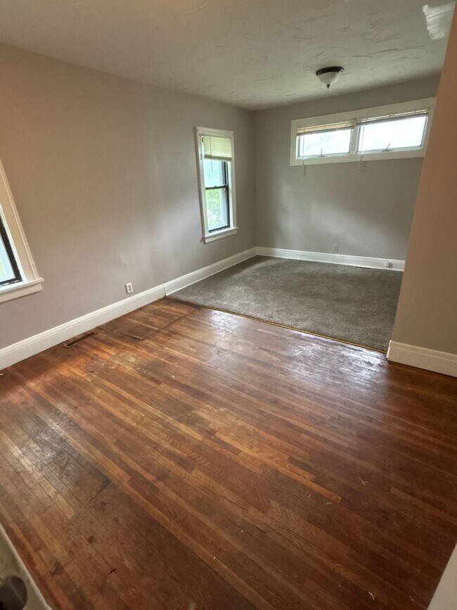 Building Photo - Beautiful 3 bedrrom 1 bathroom House in Minneapolis!