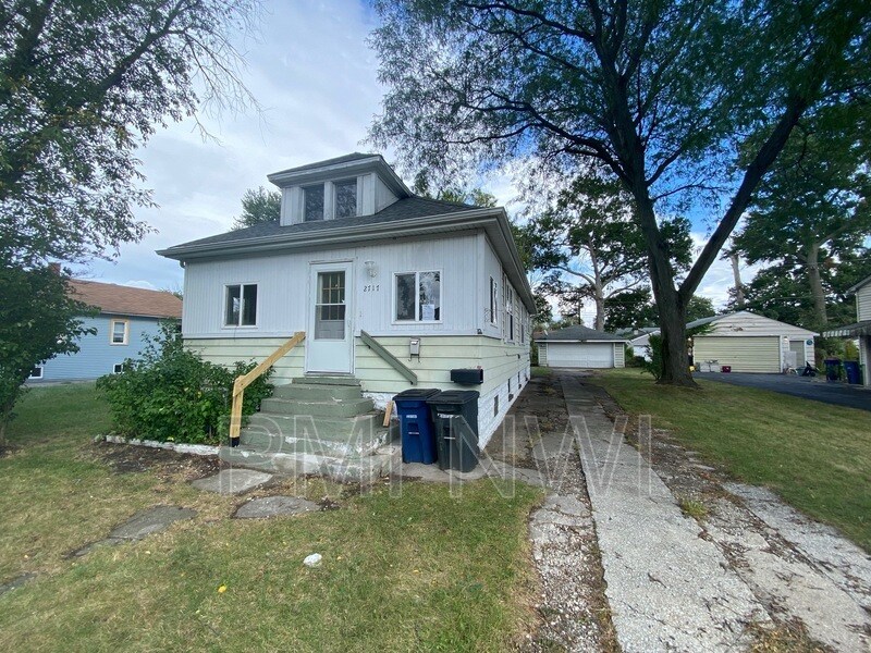 Primary Photo - 2717 Clay St