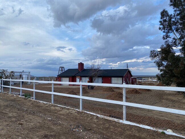 Cercado - 22317 E Avenue O