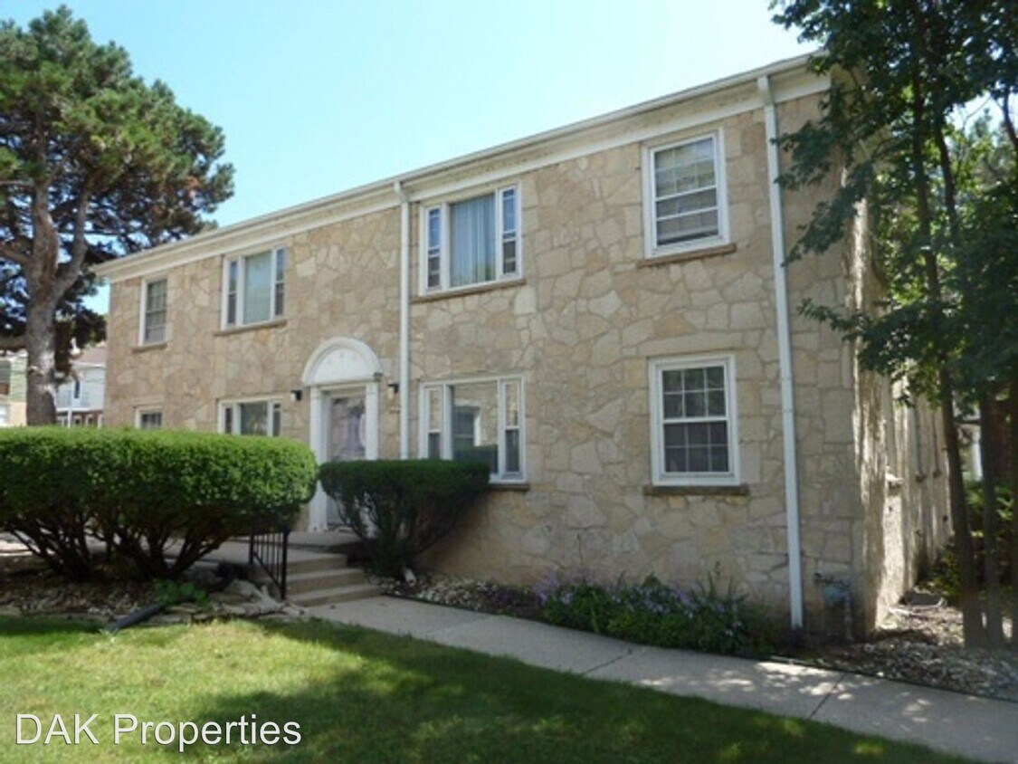 4290 N Wilson Dr, Shorewood, WI 53211 Room for Rent in Shorewood, WI