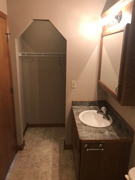 Foto del edificio - 717 E. Madison Duplex