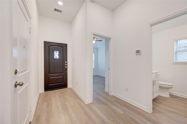 Building Photo - 5607 Rock Head Rnch Trl