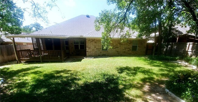 Foto del edificio - 1802 White Stone Dr